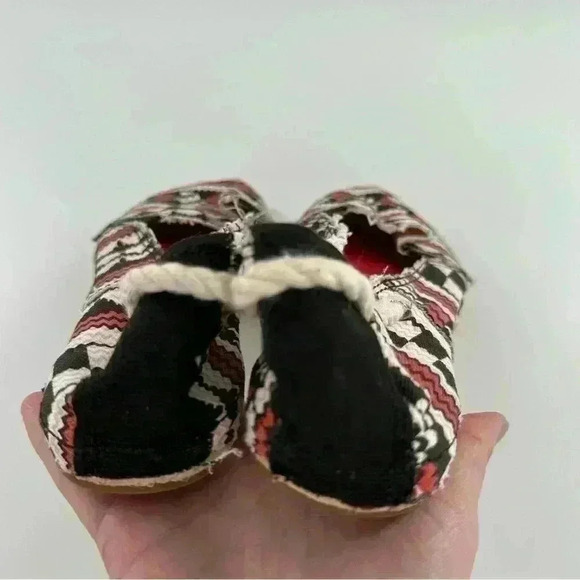 GB Gianni Bini flats size 7.5 multicolored canvas tribal print Espadrilles - Picture 11 of 12